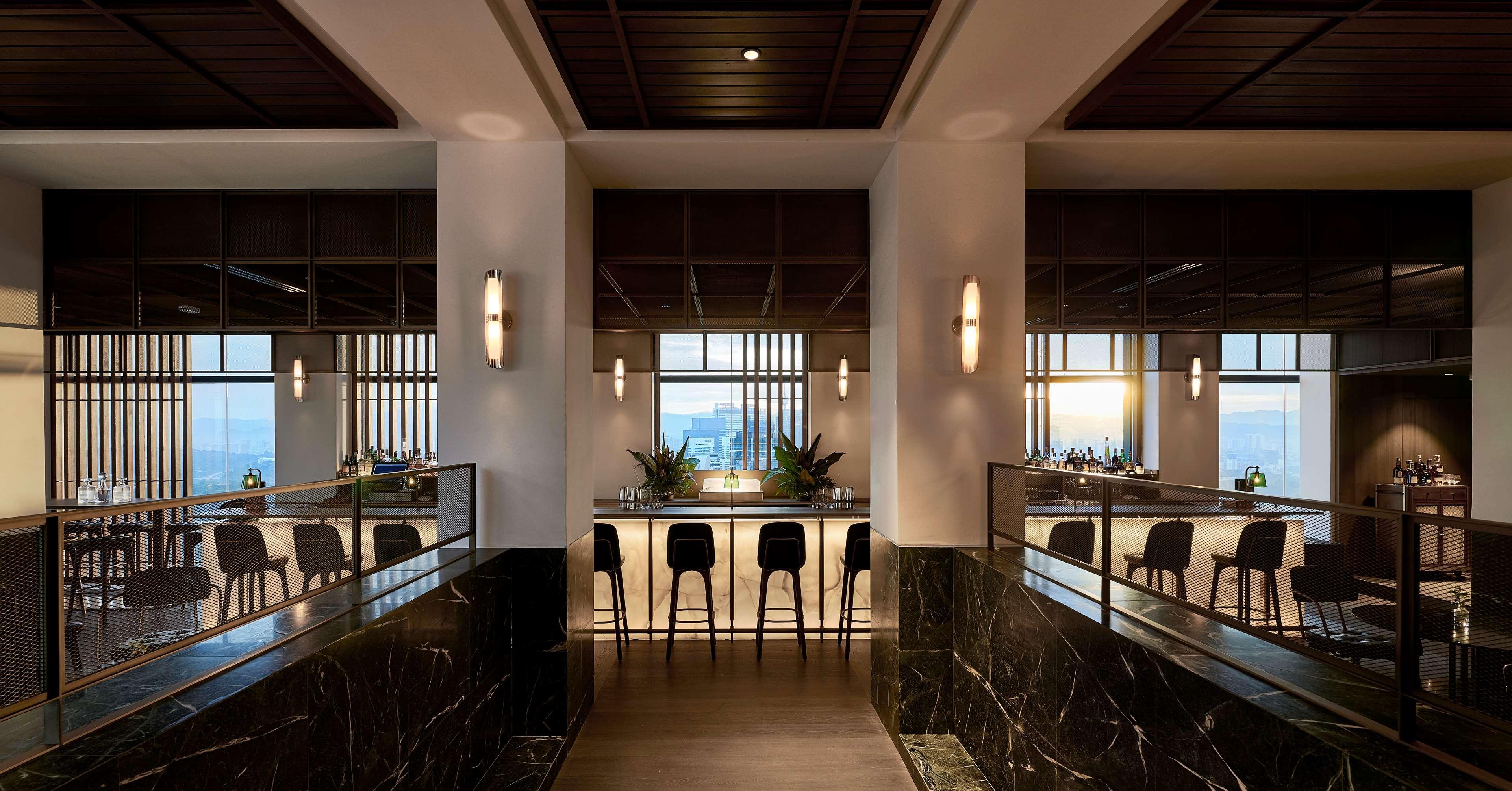 Alila Bangsar Kuala Lumpur Hotel Kültér fotó The bar at the 19th floor