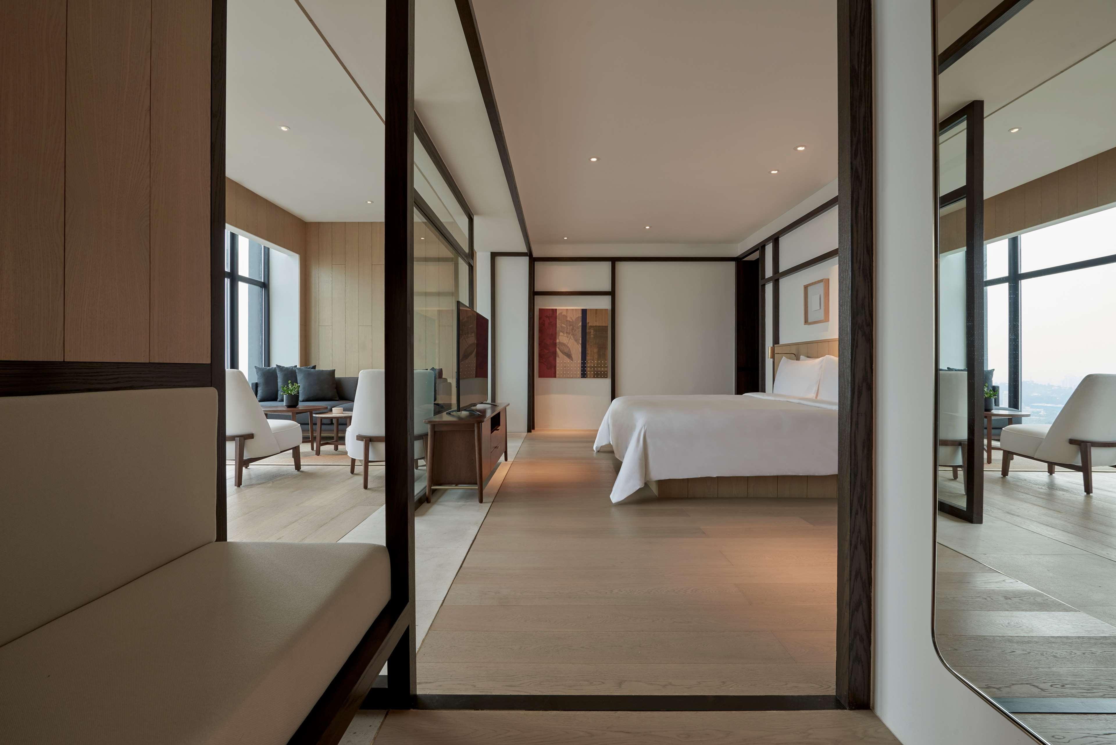 Alila Bangsar Kuala Lumpur Hotel Kültér fotó A suite at The Ritz-Carlton, Kuala Lumpur