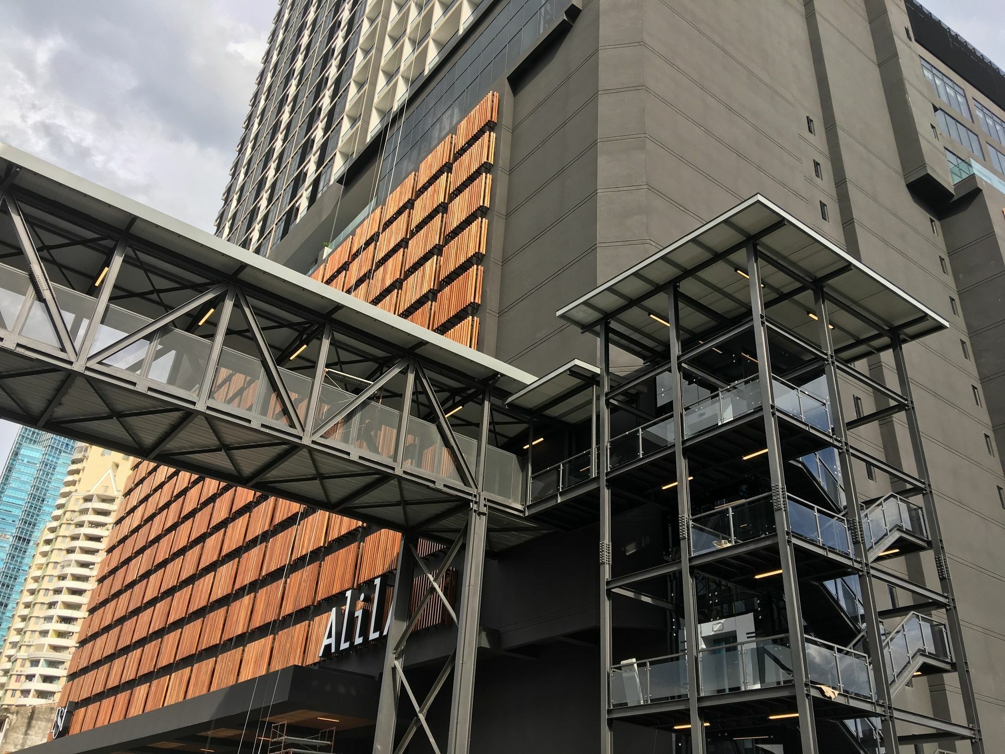 Alila Bangsar Kuala Lumpur Hotel Kültér fotó The building's facade