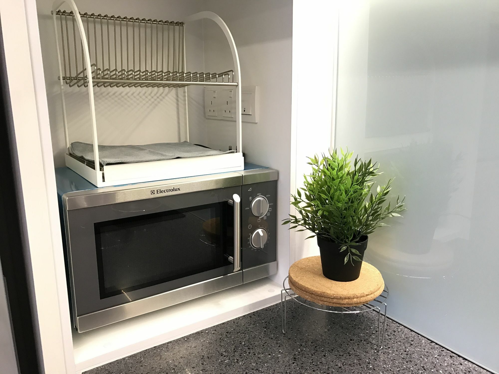 Alila Bangsar Kuala Lumpur Hotel Kültér fotó A built-in microwave oven