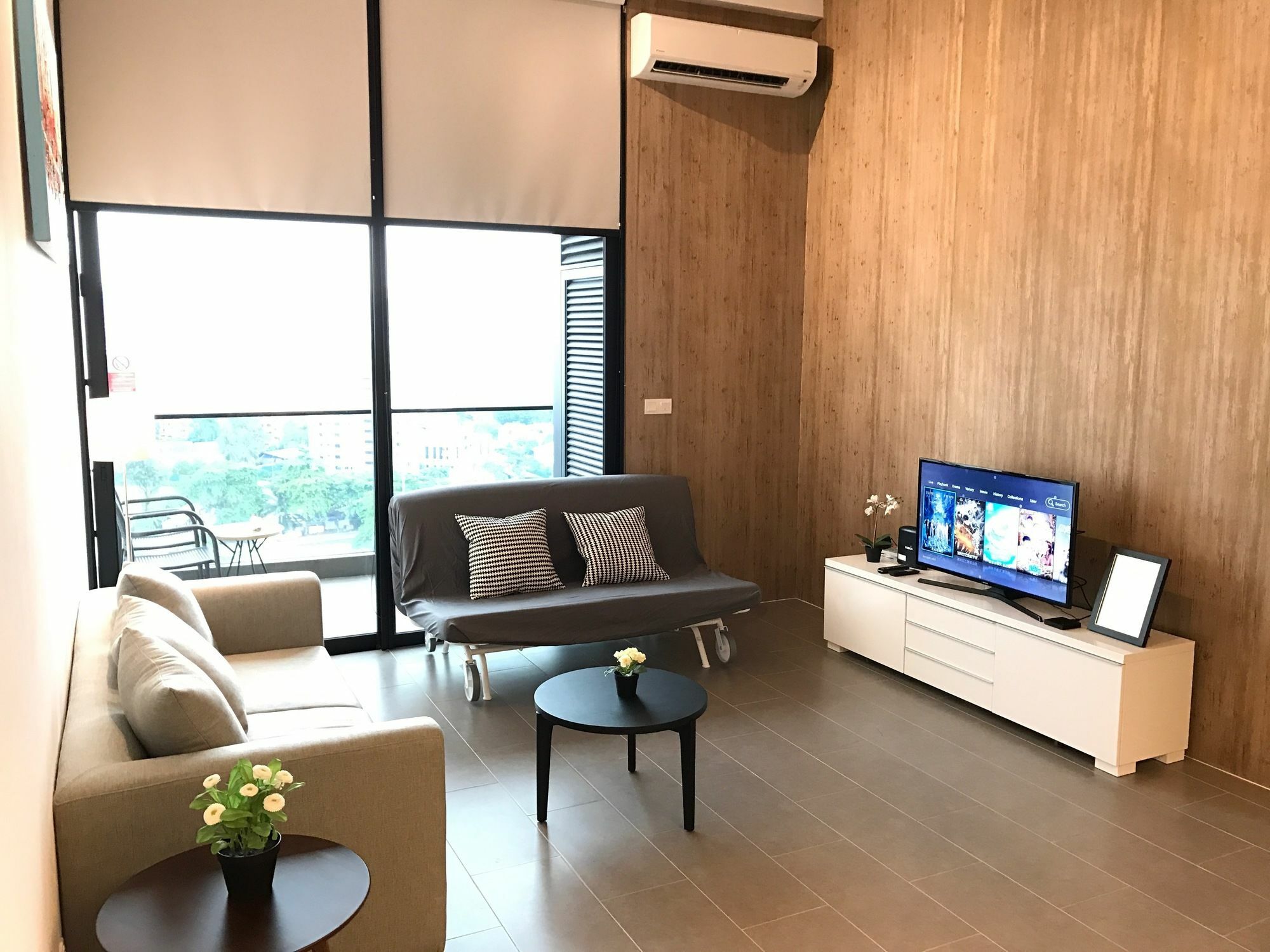 Alila Bangsar Kuala Lumpur Hotel Kültér fotó A living room in a serviced apartment in Kuala Lumpur, Malaysia.