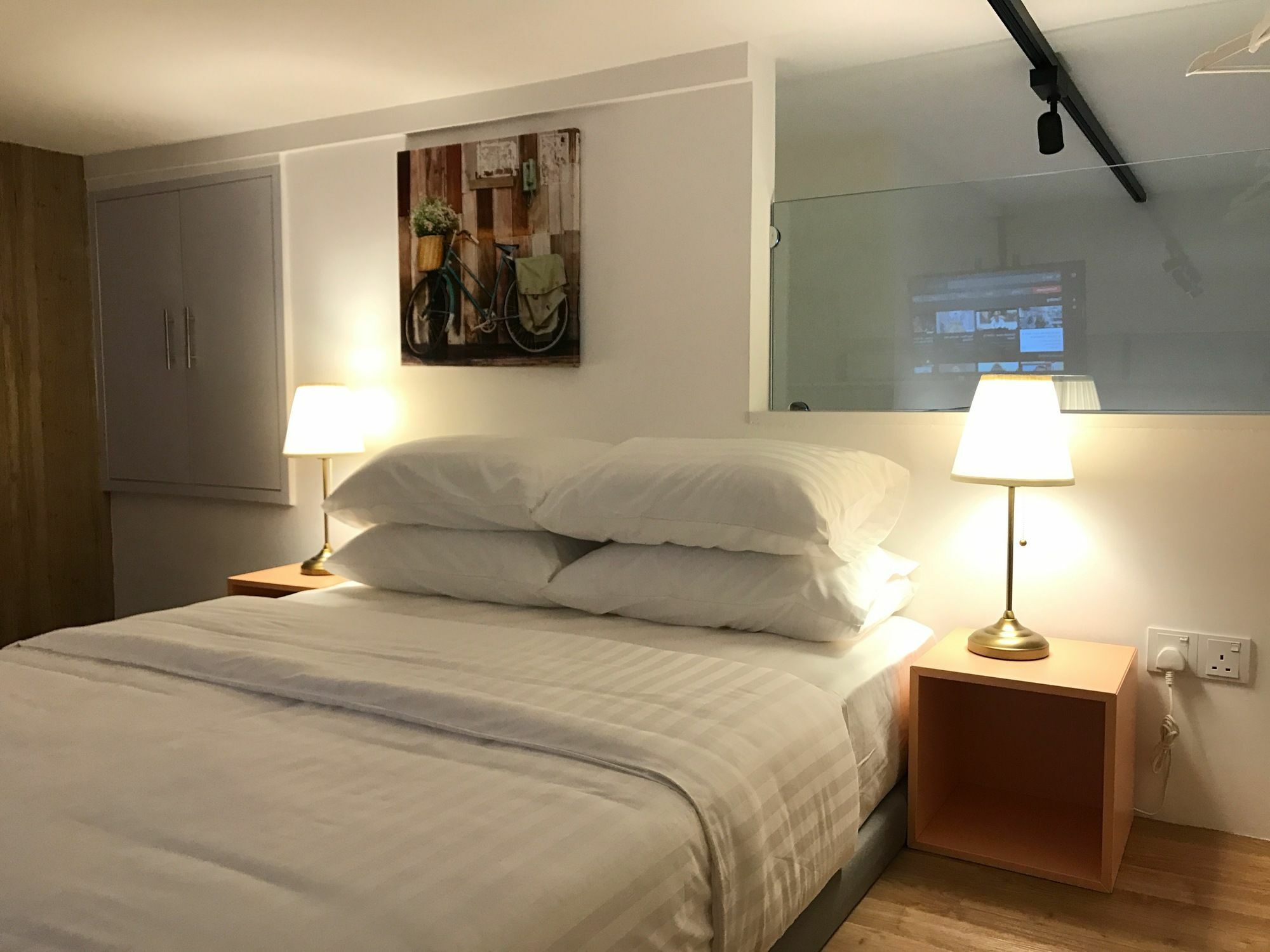 Alila Bangsar Kuala Lumpur Hotel Kültér fotó A bedroom in a serviced apartment in Singapore