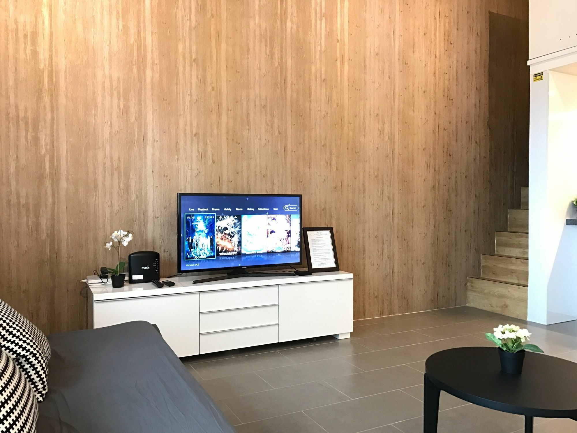 Alila Bangsar Kuala Lumpur Hotel Kültér fotó A living room with a television